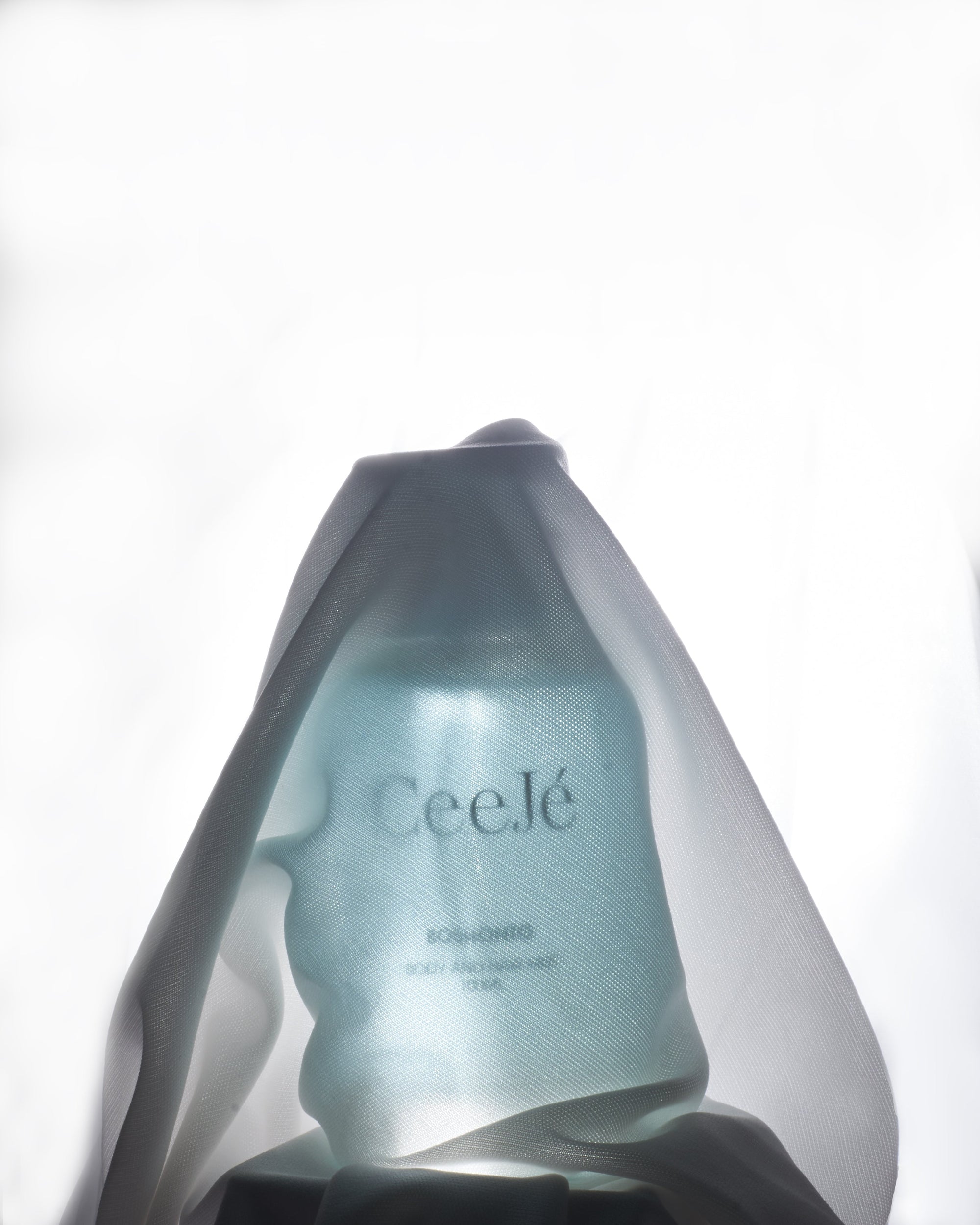 Why Body & Hair Mists Are Replacing Perfumes in 2025
